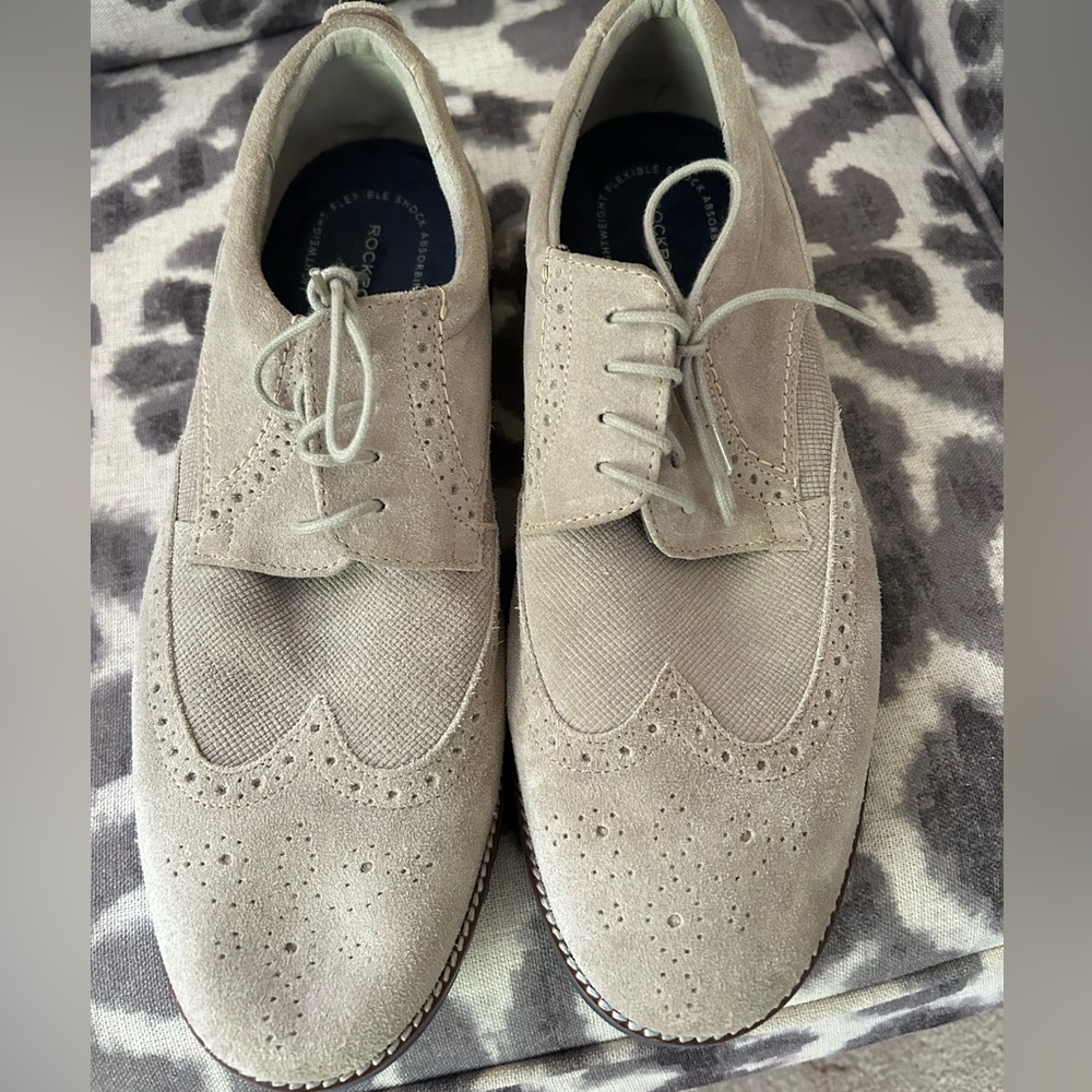 Men’s NWOT Rockport suede wingtip oxfords.